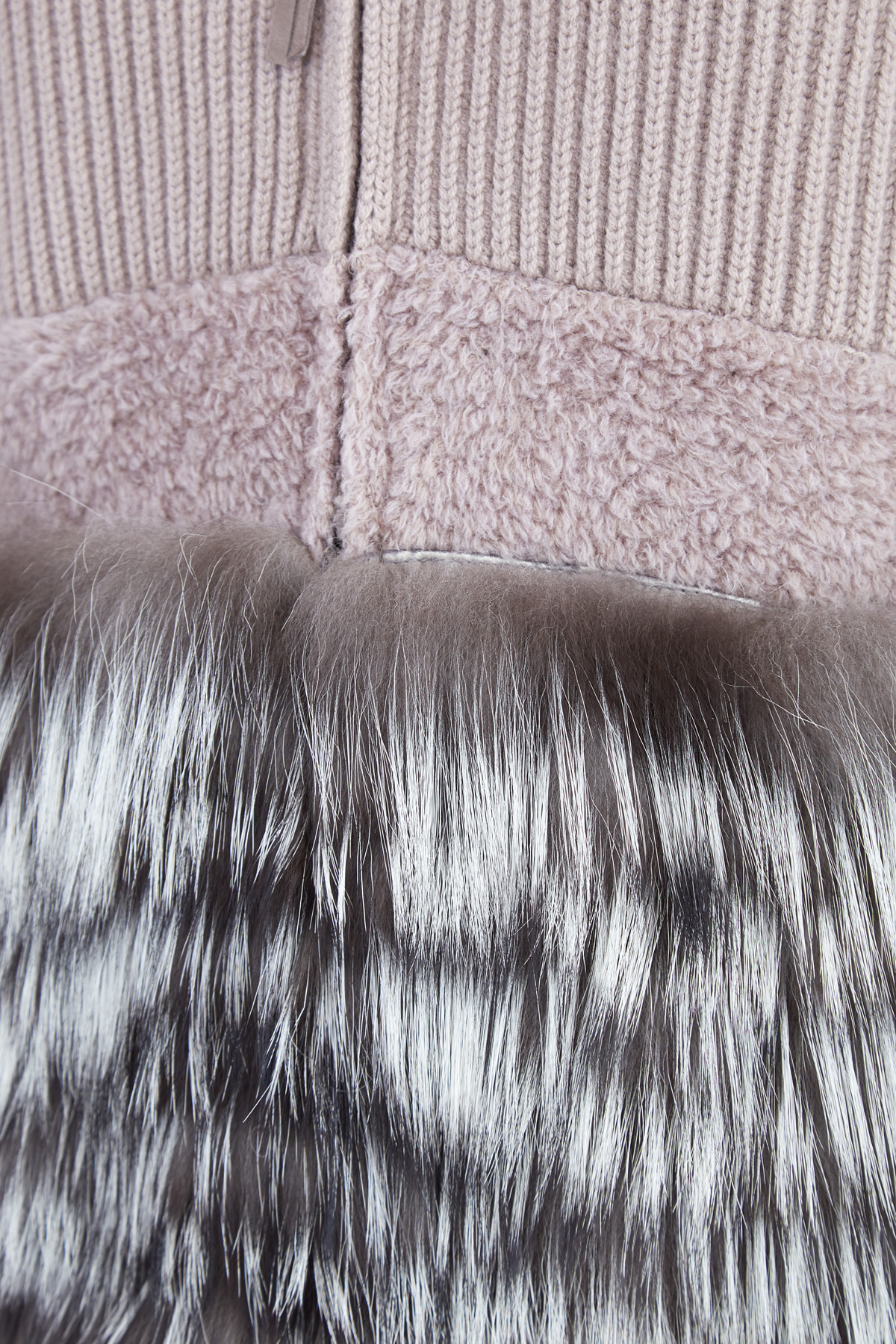 Жилет из пряжи «Platinum» с замком-молнией и деталями из меха лисы